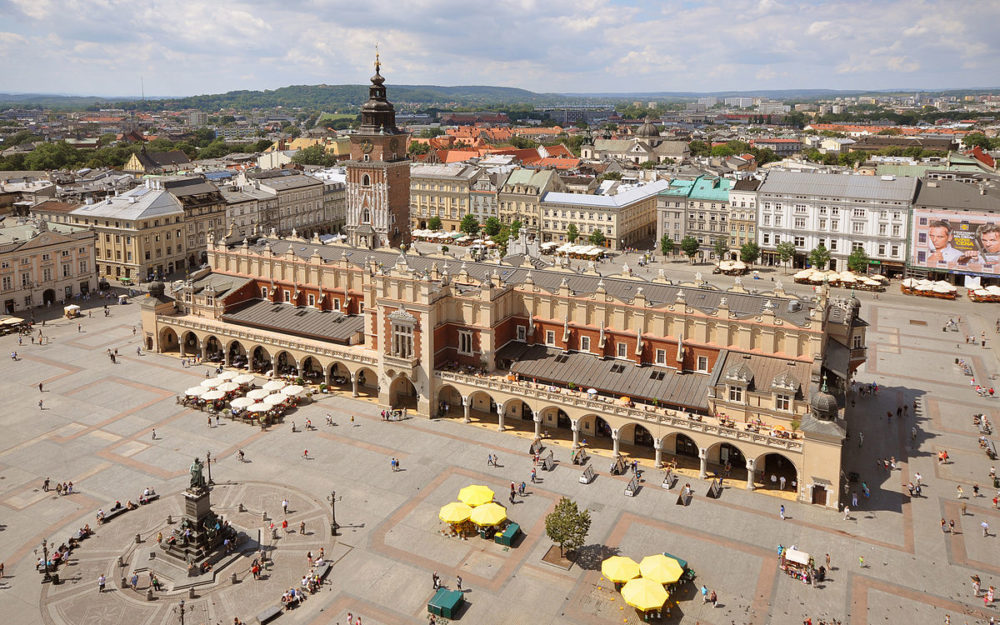 Krakow main square via wiki