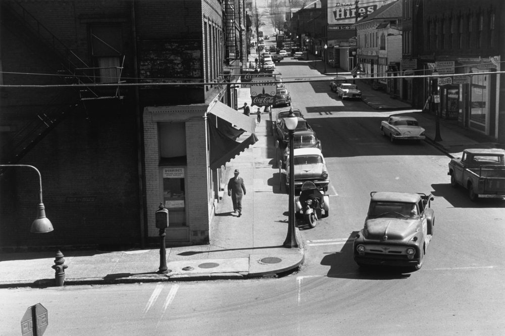 The ‘Social Landscapes’ of Lee Friedlander – Common Edge