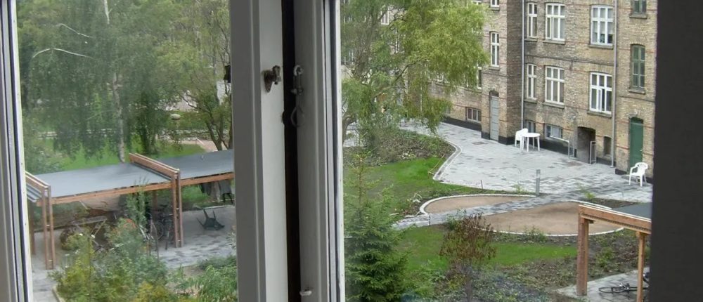 thumbnail interactive-video image 1 of Courtyard Urban City Building - Z Scale 1:220 - 3D Printed, No Assembly Required 1 of 4