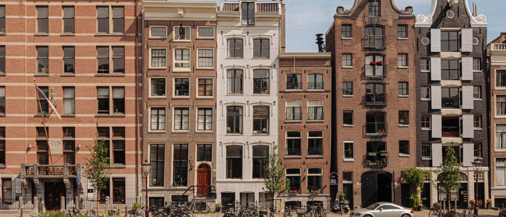 dutch canal houses vis the spaces