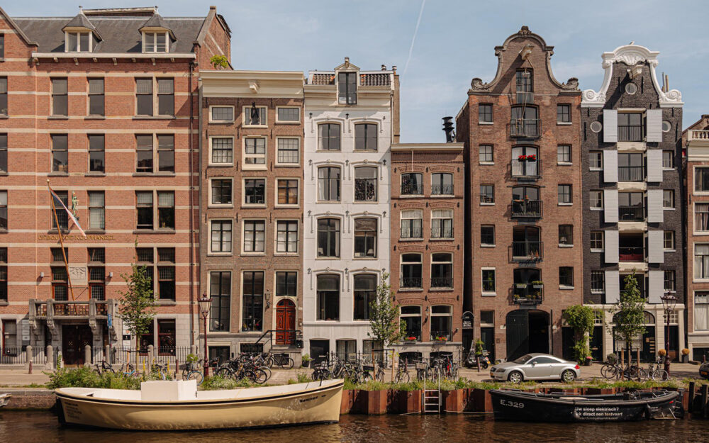 dutch canal houses vis the spaces
