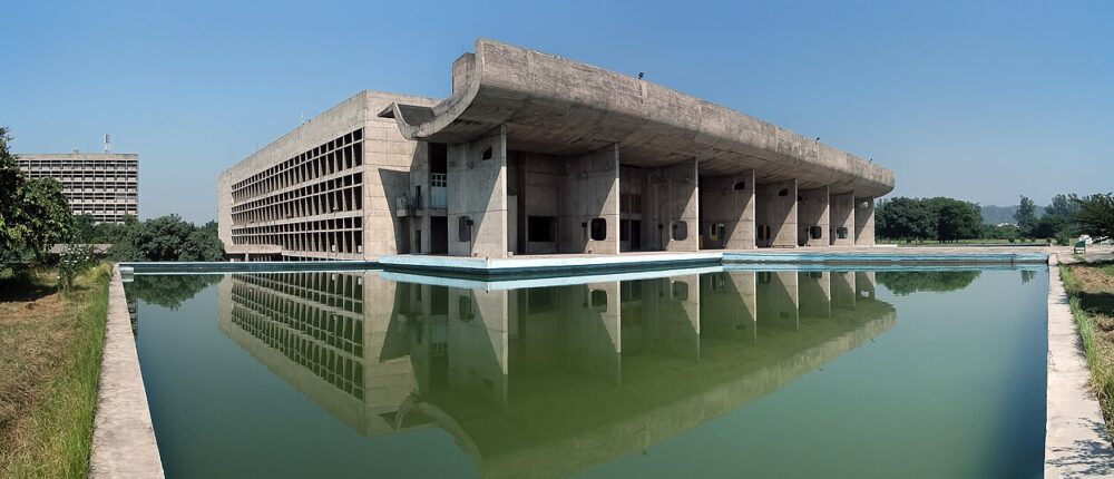 Palace_of_Assembly_Chandigarh_2006
